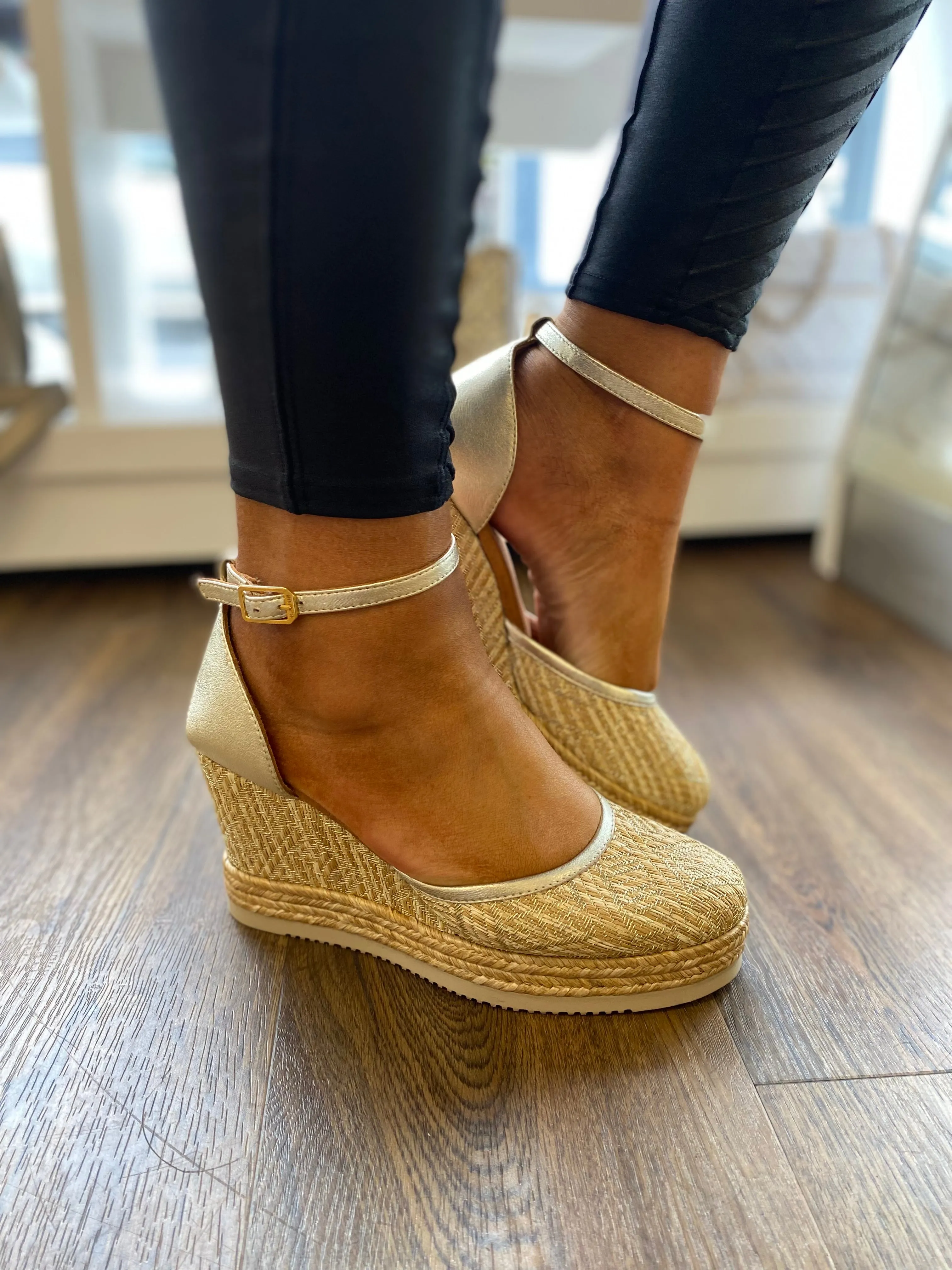 UNISA CAMEO ESPADRILLE GOLD WEDGE